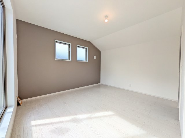 八王子市　館町　新築一戸建て　４期の寝室|～2階8.0帖の主寝室　ベッドなど大型家具のレイアウトもしやすい広さです～