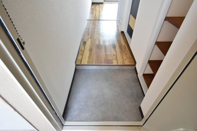 甲子園口ハイムの玄関