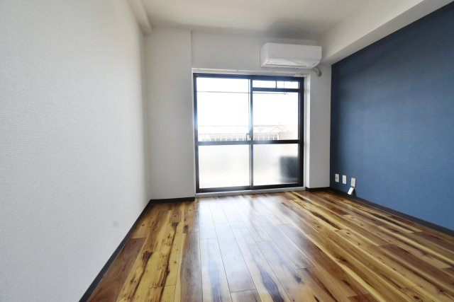 甲子園口ハイムの居間・リビング