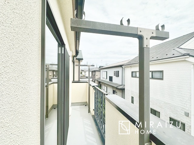 【バルコニー】 | 暮らしやすさを考えたプランで快適な現地ロケーションを実現。安らぎに満たされる、ゆとりのある日々を過ごせます♪