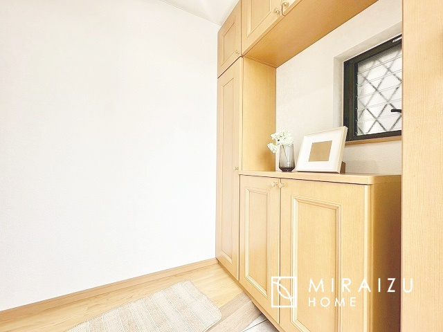 【玄関】 | 平日・休日問わず、いつでもご見学が出来ます♪☆実際に見て、触れて感じる安心のお住まい探しを体験して下さい♪☆物件情報だけでなく、地域の特色などなどエリア情報もお伝え出来たら嬉しいです♪