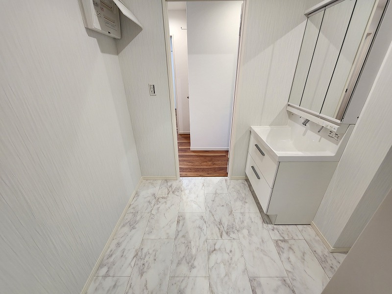 小牧市大字本庄　中古戸建の洗面所|忙しい朝には欠かせない洗面所です