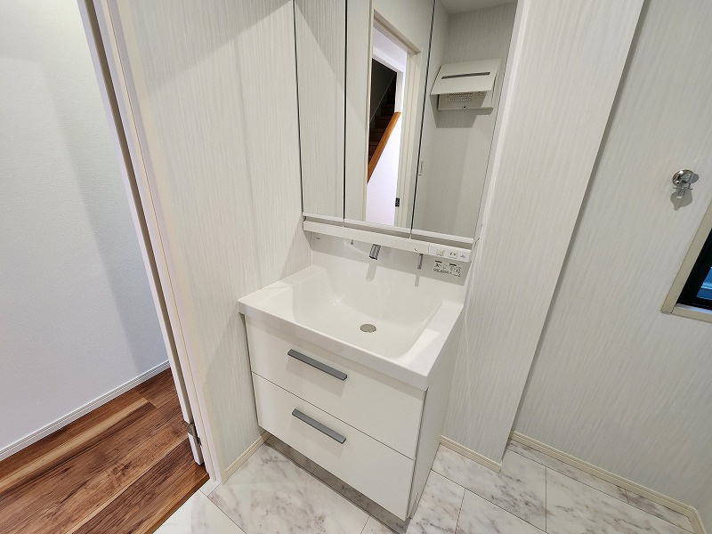 小牧市大字本庄　中古戸建の独立洗面台|独立洗面台あり、毎朝おしゃれに忙しい女性の方におすすめです