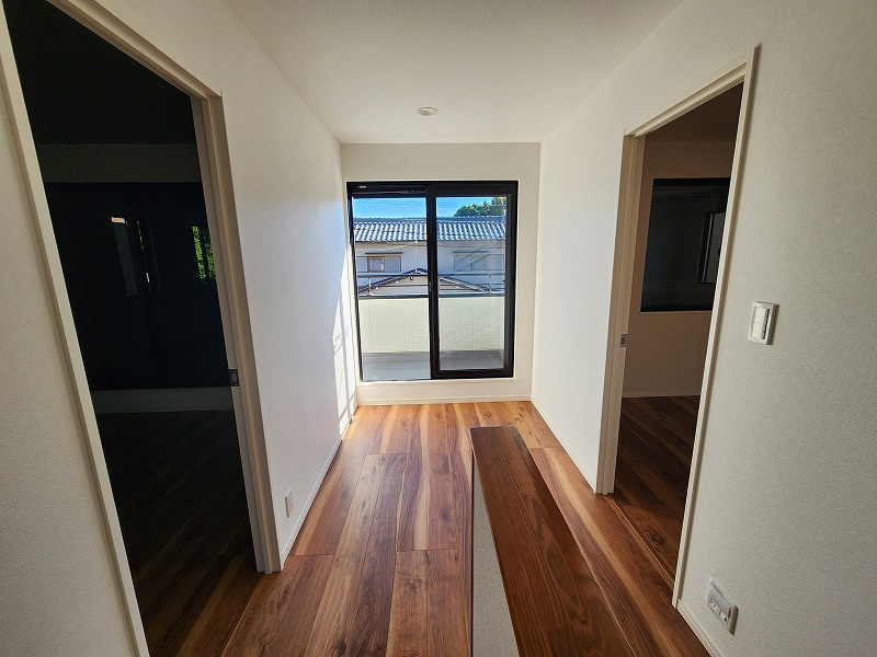 小牧市大字本庄　中古戸建のその他|廊下からもバルコニーに出られます