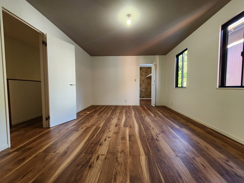 小牧市大字本庄　中古戸建の洋室|ゆったりした洋室です