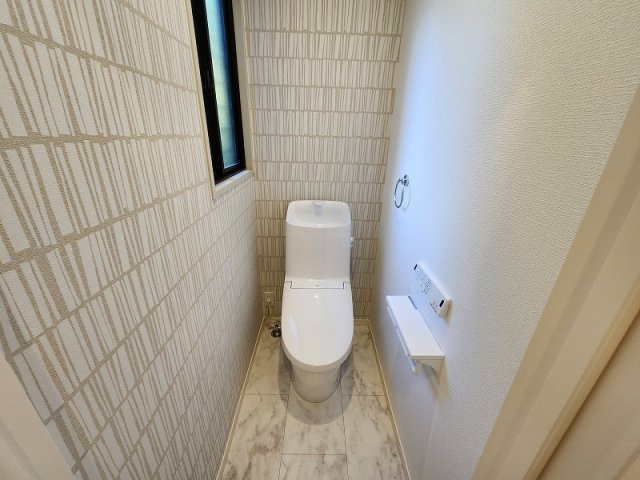 小牧市大字本庄　中古戸建のトイレ|1階のトイレです