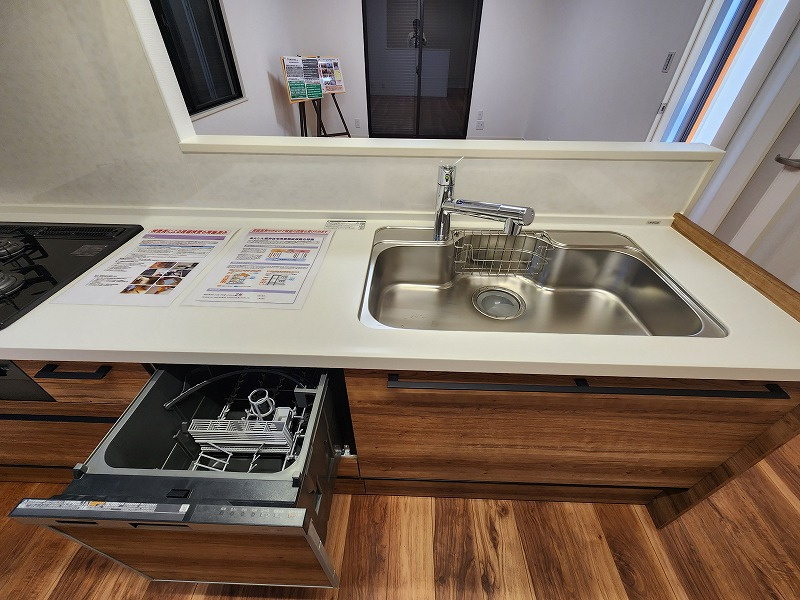 小牧市大字本庄　中古戸建のキッチン|食器洗い乾燥機付きです
