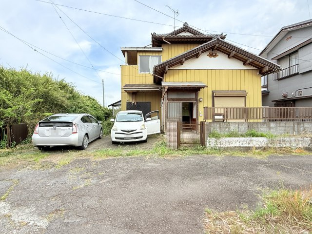 小美玉市山野中古住宅の駐車場