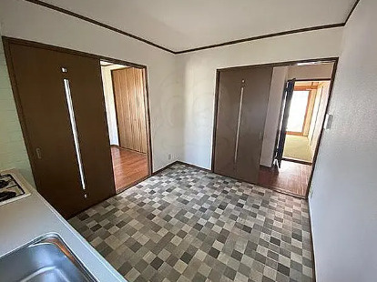 高槻市深沢町1丁目　店舗付き住宅　満室稼働中の玄関