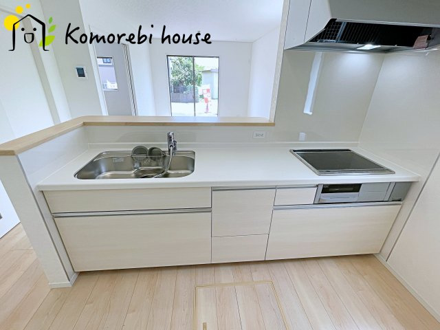 川島町伊草　第2　新築一戸建て　クレイドルガーデン　04のキッチン|コンパクトなキッチンで掃除もラクラク