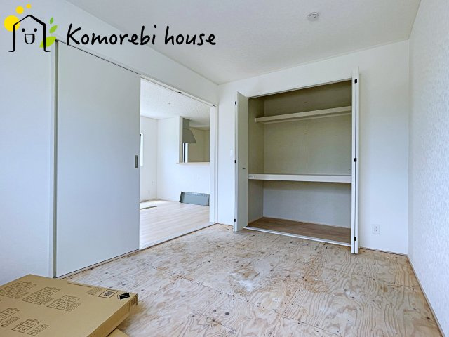 川島町伊草　第2　新築一戸建て　クレイドルガーデン　04の和室|畳の上でゆっくりとくつろげる和室です