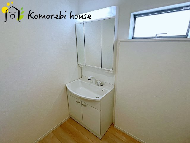 川島町伊草　第2　新築一戸建て　クレイドルガーデン　04の独立洗面台|独立洗面化粧台が付いています