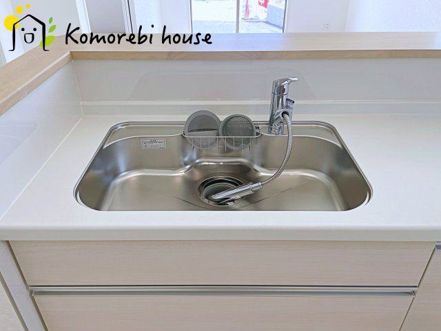 川島町伊草　第2　新築一戸建て　クレイドルガーデン　04のキッチン|使いやすいキッチンです