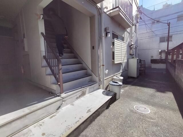 末広マンションのエントランス
