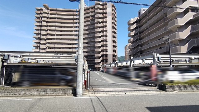 ローレルスクエア近鉄吉田2番館の駐車場