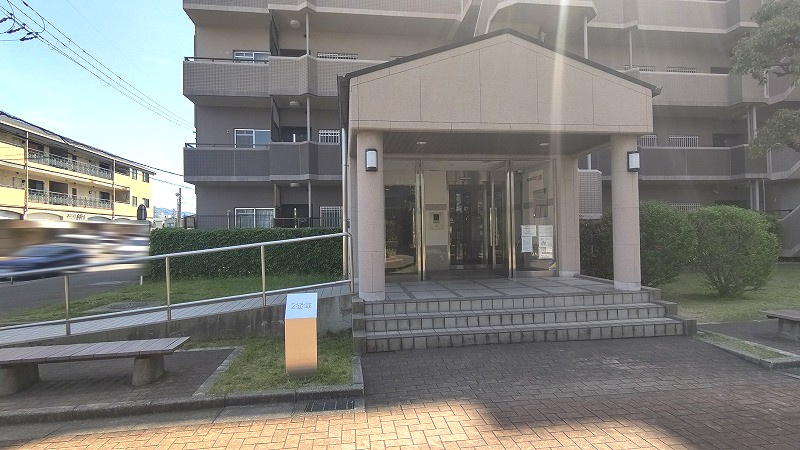 ローレルスクエア近鉄吉田2番館のエントランス|スロープ付きエントランス
ベビーカーも安心♪