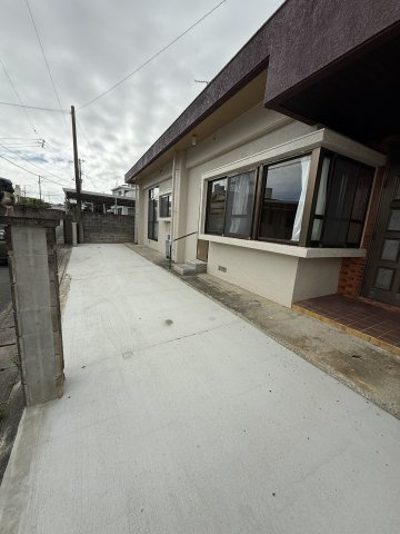 タバタ邸の駐車場