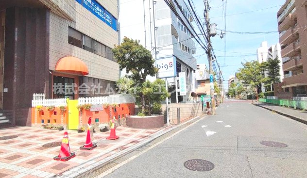 天王ビルの周辺