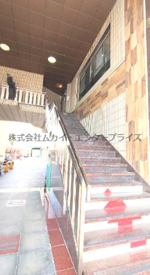 天王ビルのロビー