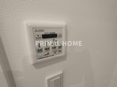 【浴室】 | カスティリヨ東白楽 | 梅雨や花粉の季節も安心の、浴室乾燥機のリモコンです。