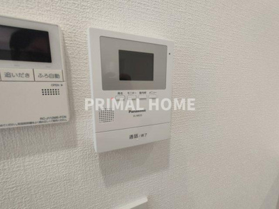 【防犯設備】 | カスティリヨ東白楽 | 来訪者をモニター付きインターフォンで確認できます。