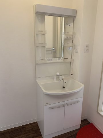 ハイツ菅原E棟の洗面所|ゆったりとスペースのある洗面所