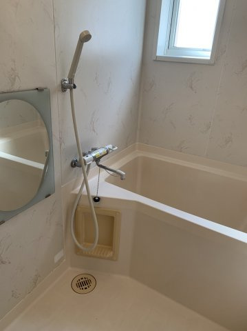 ハイツ菅原E棟の浴室|ゆったり過ごせるお風呂です