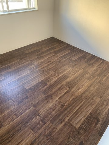 ハイツ菅原E棟の洋室|使い勝手のいい洋室です