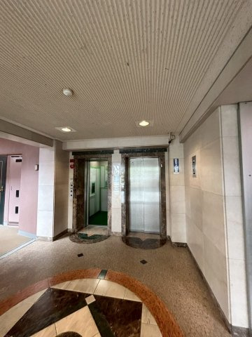 ランフォルセ寝屋川のエントランス|エレベーターは2台あります