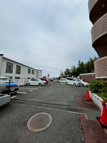 ランフォルセ寝屋川の駐車場