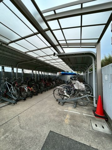 ランフォルセ寝屋川の駐車場