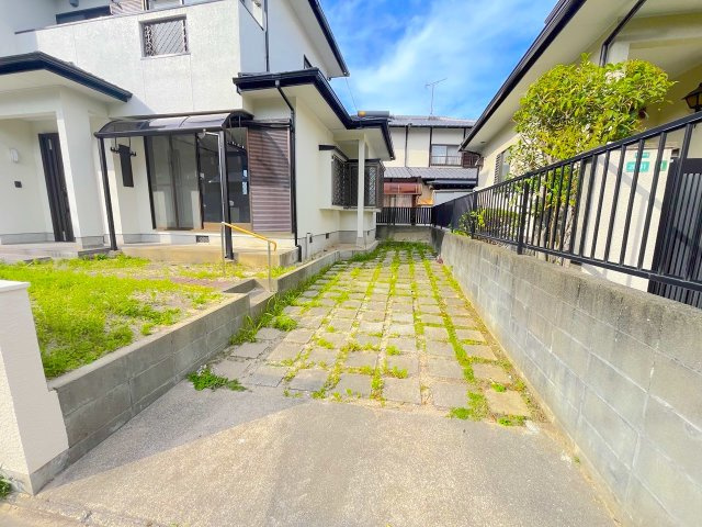 野多目4丁目戸建ての駐車場