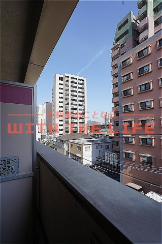 クオリティ平田【キャッシュバック対象物件】のバルコニー|暖かな日差しのふりそそぐバルコニー