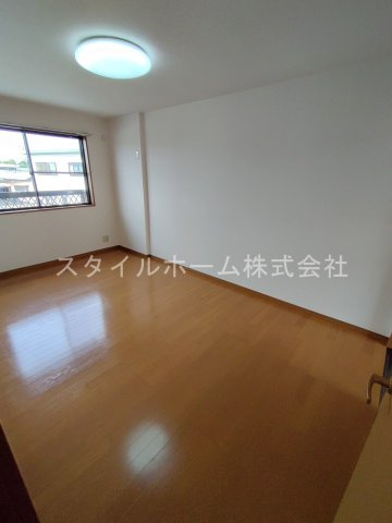 リトルエデンBの居間・リビング