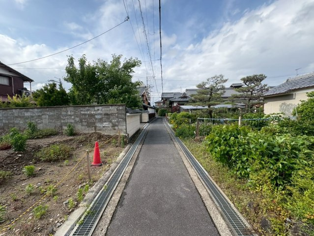 長岡１丁目　建築条件無土地の前面道路含む現地写真