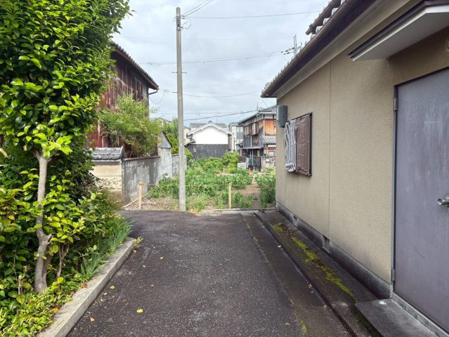 長岡１丁目　建築条件無土地の前面道路含む現地写真