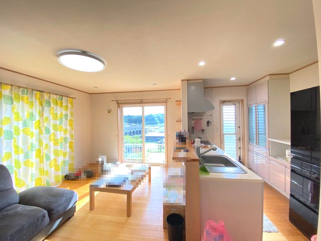 【オール電化】　笠間市石井　4LDKの居間・リビング