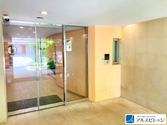 アーベイン鶴瀬ウェルディのエントランス