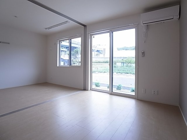 神戸市北区山田町下谷上字皆森のアパート