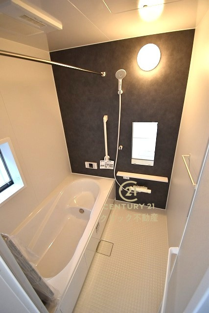 ハートフルタウン 　水戸市大塚町　3期　Aの浴室|ゆったりした1坪タイプシステムバスです。追い焚き機能付きで生活時間の違うご家族にもとても便利です！