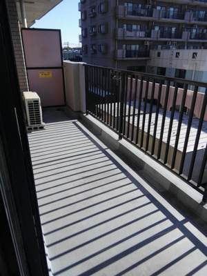 【バルコニー】 | ライオンズガーデン花崎F棟 | 開放的で明るい空間を演出してくれるバルコニーです