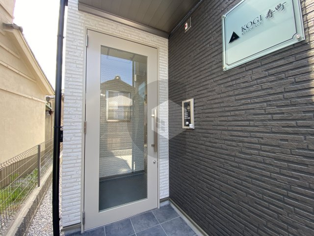 KOGI RECIDENCE寿町のエントランス