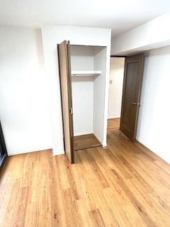 【洋室】 | 宝マンション道徳東第3 | 広さ6帖の洋室は居住スペースとして十分な広さを確保しているので、お子様用のお部屋としてご利用できます♪