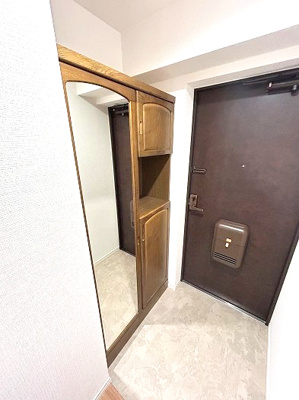 【玄関】 | 宝マンション道徳東第3 | 収納が完備されているのでご家族の靴がスッキリ片付きます。
家の顔となる部分なので綺麗な状態でお客様を迎えられるのは嬉しい要素です♪
