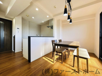 【居間・リビング】 | 宝マンション道徳東第3 | 陽当たりが心地の良いリビング空間です。
日中はカーテンを開けて自然な光を取り込みリラックスして過ごしたいですね♪