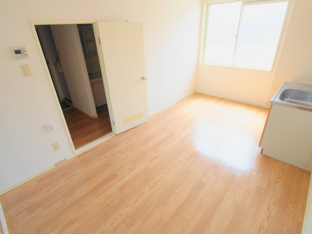 髙田ハイツA棟の居間・リビング