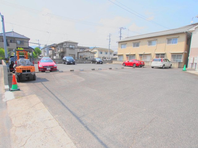 髙田ハイツA棟の駐車場
