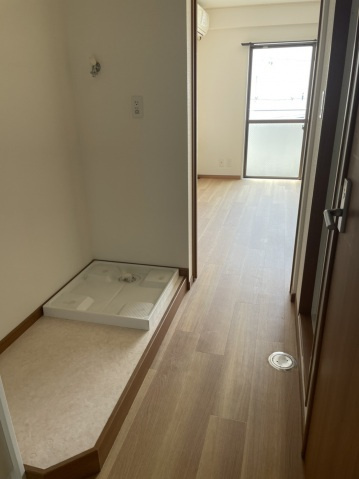 MTビルの居間・リビング