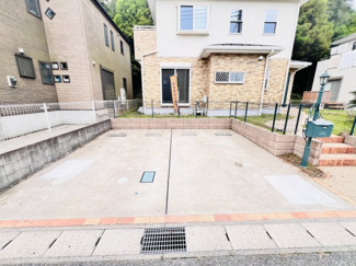 【駐車場】 | 2台並列駐車可