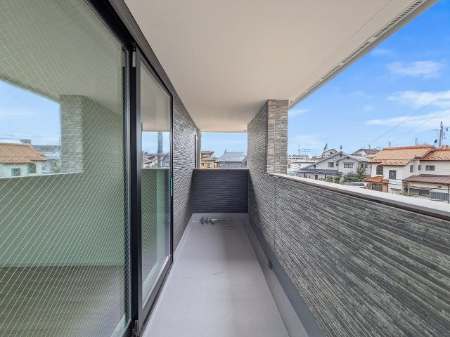 八王子市　元本郷町　新築一戸建て　１０期のバルコニー|～南西向きで陽当たりの良いバルコニー～